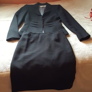 Amazing Tahari Skirt suit